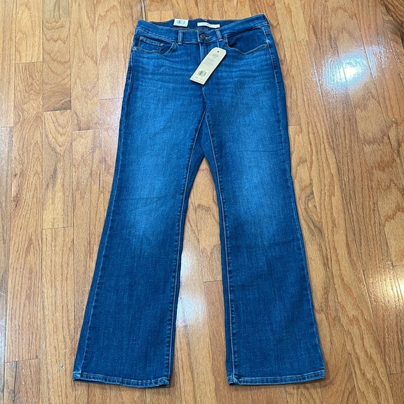 Levi’s Woman’s NWT Classic Bootcut Size 6 Short W28 L30 - Picture 2 of 13